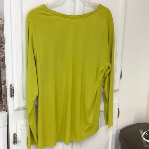 Women's Lime Green V-Neck Top - Picture 3 of 4